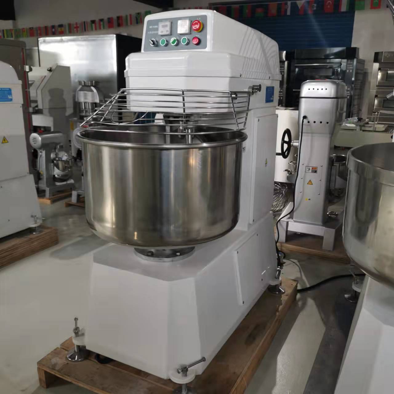 Mélangeur à pâte commercial 10 - Commercial Kitchen Mixers Dough Mixer avis et prix