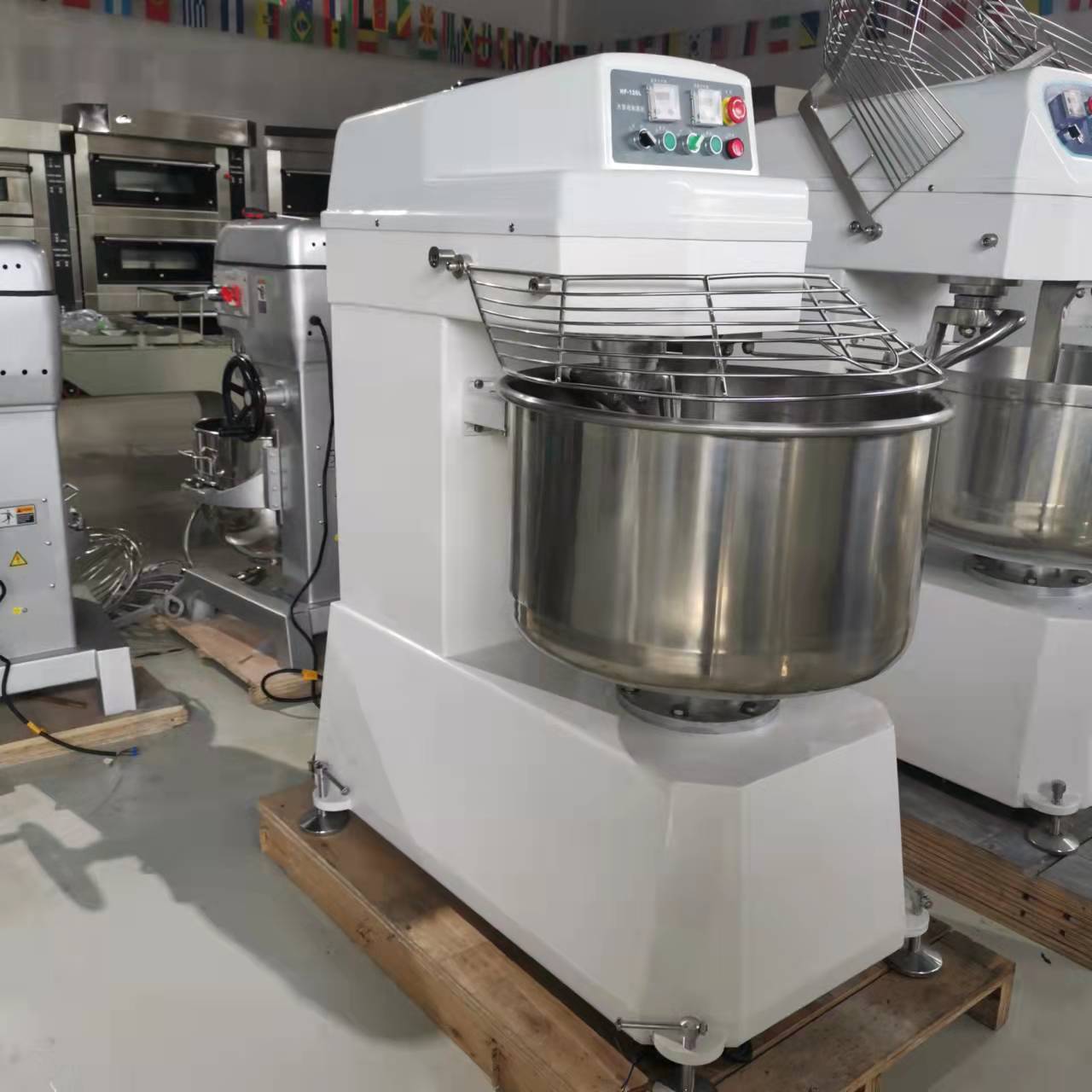 Mélangeur à pâte commercial 10 - Commercial Kitchen Mixers Dough Mixer avis et prix