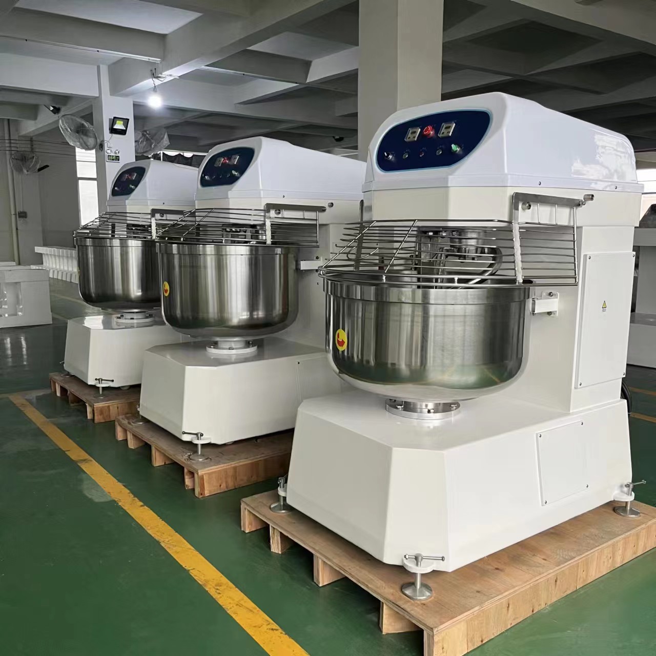 Mélangeur à pâte commercial 10 - Commercial Kitchen Mixers Dough Mixer avis et prix